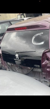 peugeot 108 стекло крышка багажника зад 14-