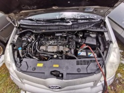 TOYOTA COROLLA VERSO петля передних Двери - Передний 2005 2.0л