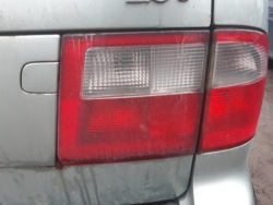 задний левый фонарь в крышке багажника SAAB 9-5 универсал 2000 год
