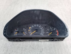 спидометр mercedes-benz W202 2025401948 87001320 110008828 2.2 CDI
