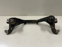 кронштейн подпора Балка Двигателя 4.2 tdi Audi Q7 4L 7L0199207A