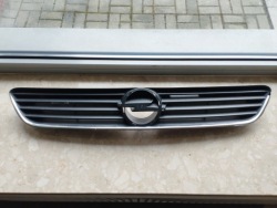 opel oe 90588120 решетка радиатора