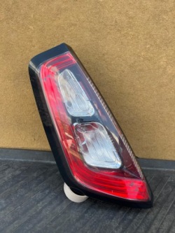 фонарь левый FIAT PUNTO Evo 51927095 PŃ
