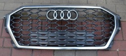 решетка радиатора Q3 83F s хорошее состояние