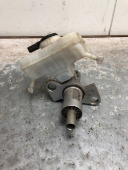 Audi A5 насос бачок 8K0611301A европа