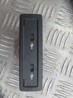 MERCEDES X290 W290 usb A2478204002