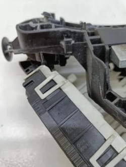 правый замок передний MERCEDES C W204 2007-2011 1.8