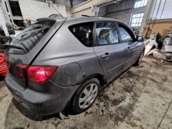 mazda 3 петля передних Двери - Передний 2005 1.6л