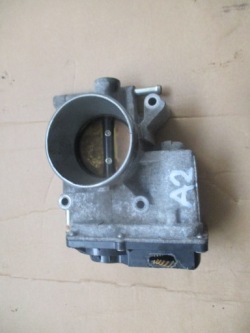 ДРОССЕЛЬНАЯ ЗАСЛОНКА mazda 2.0 16V L3R413640