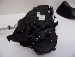 CHRYSLER PACIFICA 16- радиатор отопителя зад 68342100AA