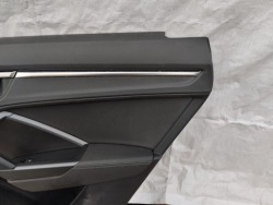 обивка дверные карты правой зад задних Audi Q3 83A971693G