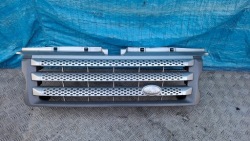 Range Rover Sport L320 2006 пластик / решетка радиатора верхняя