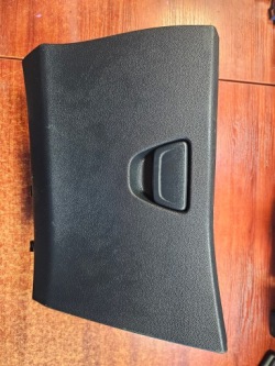 бардачок пассажира FORD Fiesta MK7 европа 3D 08'