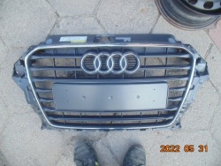 Audi OE 8V3 853 651 решетка радиатора