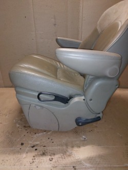 кресло левый зад CHRYSLER Voyager IV