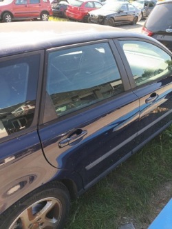 задний левый стекло кузова volvo V50 2005 год