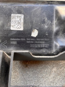 решетка радиатора renault MASTER III 3 10-14 623100256R