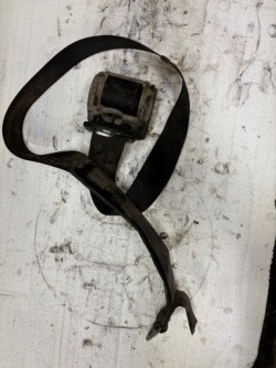 ремень безопасности vw LT левый зад 0028607185