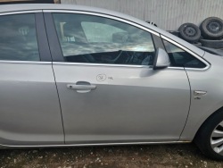 дверь передняя правая Z176 ASTRA IV J Комплектная
