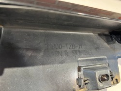молдинг порога правая Honda FIT RS 20- 71800-TZB-J1