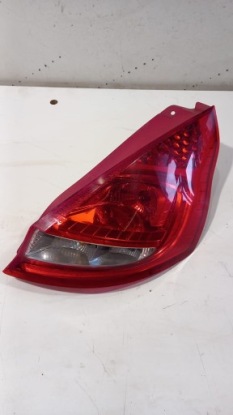 фонарь правый FORD Fiesta MK7 8A61-13404A