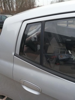 стекло задних правый kia PICANTO 2005 год