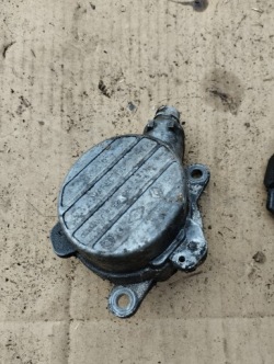 вакум насос 2.5 G9T renault MASTER II 8200797164