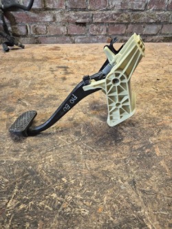 BMW F01 F06 F10 F13 педаль тормоза 6775368