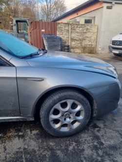 ALFA ROMEO 159 05-11 2005 r. седан крыло правое переднее PP *