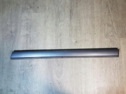 Audi OE 4D0853961 молдинг двери задняя