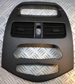 воздухозаборник жалюзи потока воздуха центральная Chevrolet SPARK 95949692