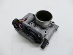 mazda oe R2AA136B0 ДРОССЕЛЬНАЯ ЗАСЛОНКА