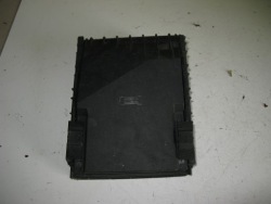 корпус предохранителей Audi Q3 12- oe VAG 1K0937132F