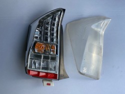 фонарь левый TOYOTA PRIUS III