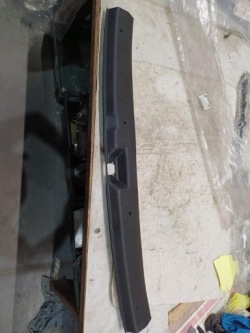 накладка порога крышки багажника opel Astra F oe 90439021