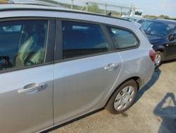 дверь левая зад задняя универсал opel Astra J Z176