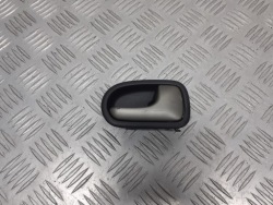 правая ручка двери внутренняя mazda 323 F