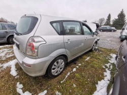 TOYOTA COROLLA VERSO блок предохранителей 2005 2.0л