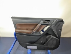 Forester IV дверные карты передняя левая кожа