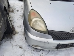 фара правая TOYOTA YARIS VERSO 2000 год