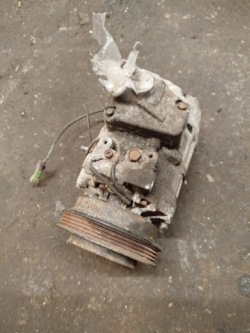 Компрессор кондиционера vw PASSAT B5 1.9 8D0260808