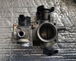 mazda 323 ДРОССЕЛЬНАЯ ЗАСЛОНКА E9T06271