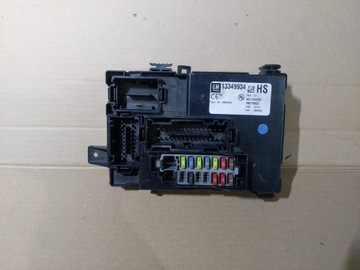 Предохранители и реле Опель Мокка с описанием назначения и схемами блоков