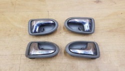 ручка двери передняя зад комплект mazda PREMACY CP