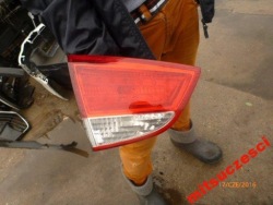 kia CARENS IV 13-> фонарь левый крышка багажника