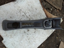 opel CORSA d тунель середина 13184076