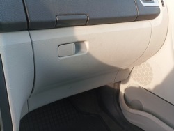 нижний бардачок пассажира SKODA ROOMSTER 2009 год