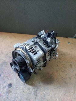 BMW 5 G30 G31 G01 G32 генератор 8490538 B47