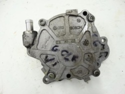 насос вакум vw GOLF VI 2.0 tdi 03L145100