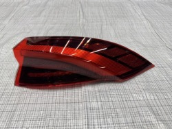 фонарь правый MASERATI GRECALE 670157329